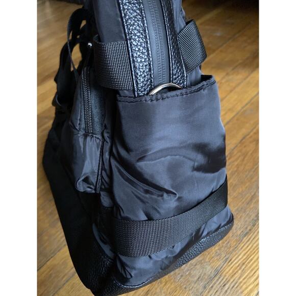 TOMMY BAHAMA Black Weekender Bag w/Pass-Through Strap - Picture 5 of 13
